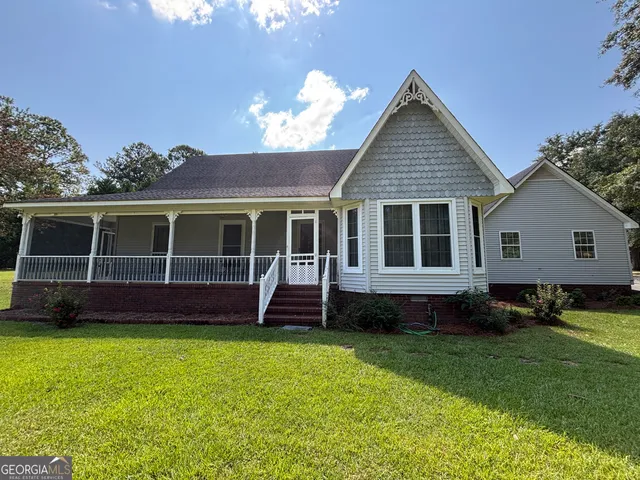 a view of a house with a yard and front view of a house