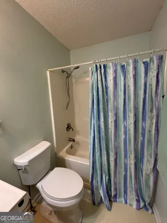 a view of a house with yard and garage