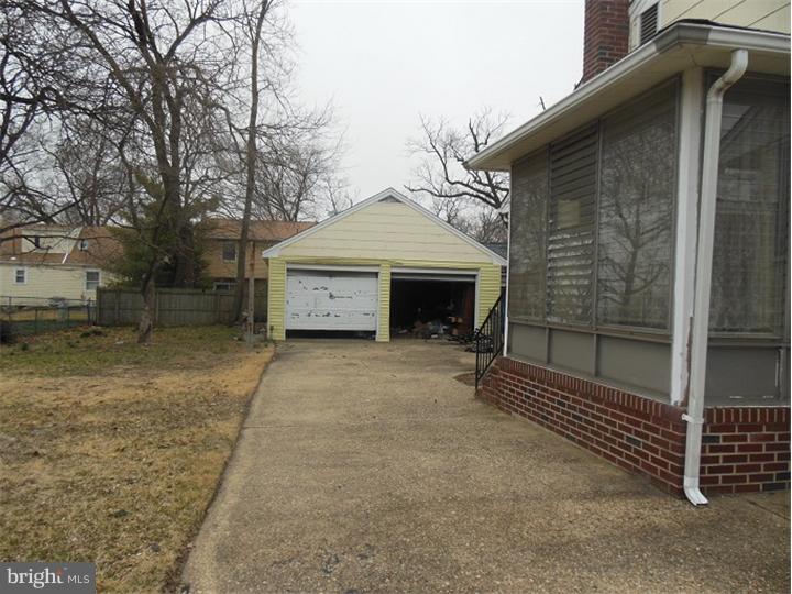 711 Kossuth Street Riverside, NJ 08075 - Photo 2 of 13 Garage
