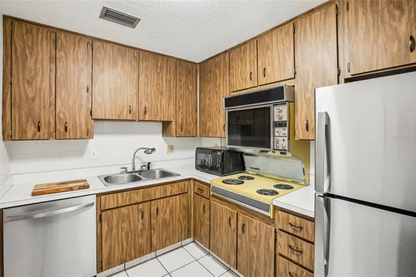 $180,000 | 2700 Bayshore Boulevard, Unit 1305, Dunedin, FL 34698