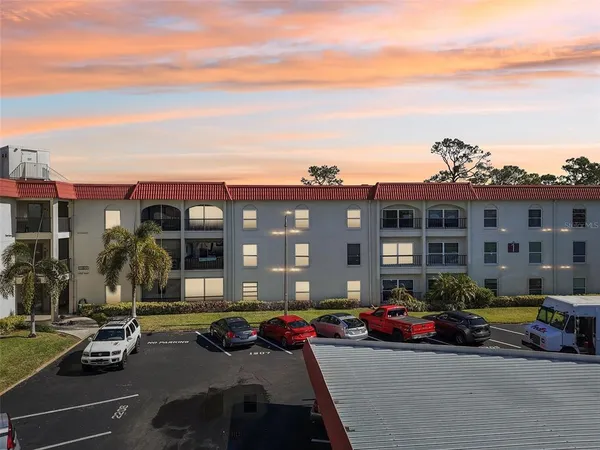 $180,000 | 2700 Bayshore Boulevard, Unit 1305, Dunedin, FL 34698