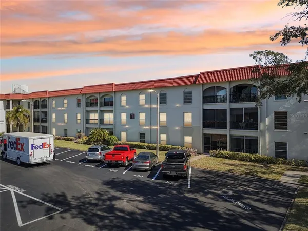 $180,000 | 2700 Bayshore Boulevard, Unit 1305, Dunedin, FL 34698