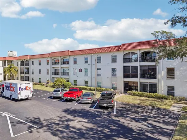 $180,000 | 2700 Bayshore Boulevard, Unit 1305, Dunedin, FL 34698