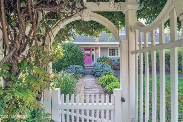 $8,000 | 919 Ocean Avenue, Mantoloking, NJ 08738