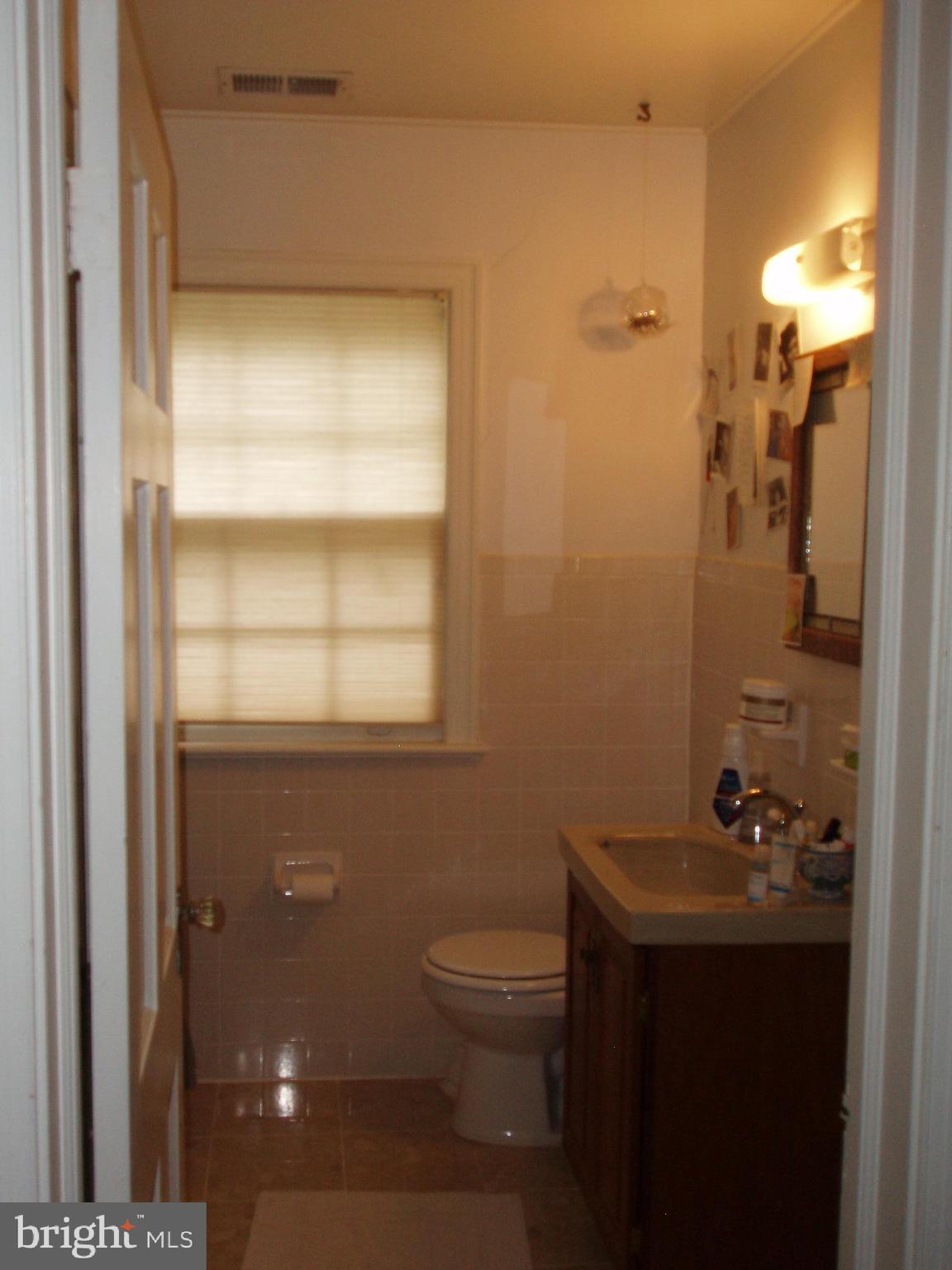 7208 Exfair Road Bethesda, MD 20814 - Photo 18 of 27 Full Hall Bathroom