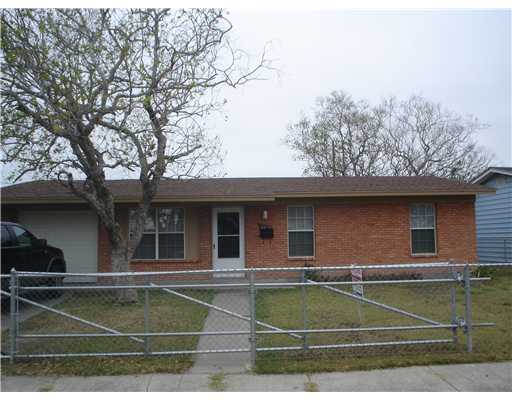 a view of outdoor space tennis court