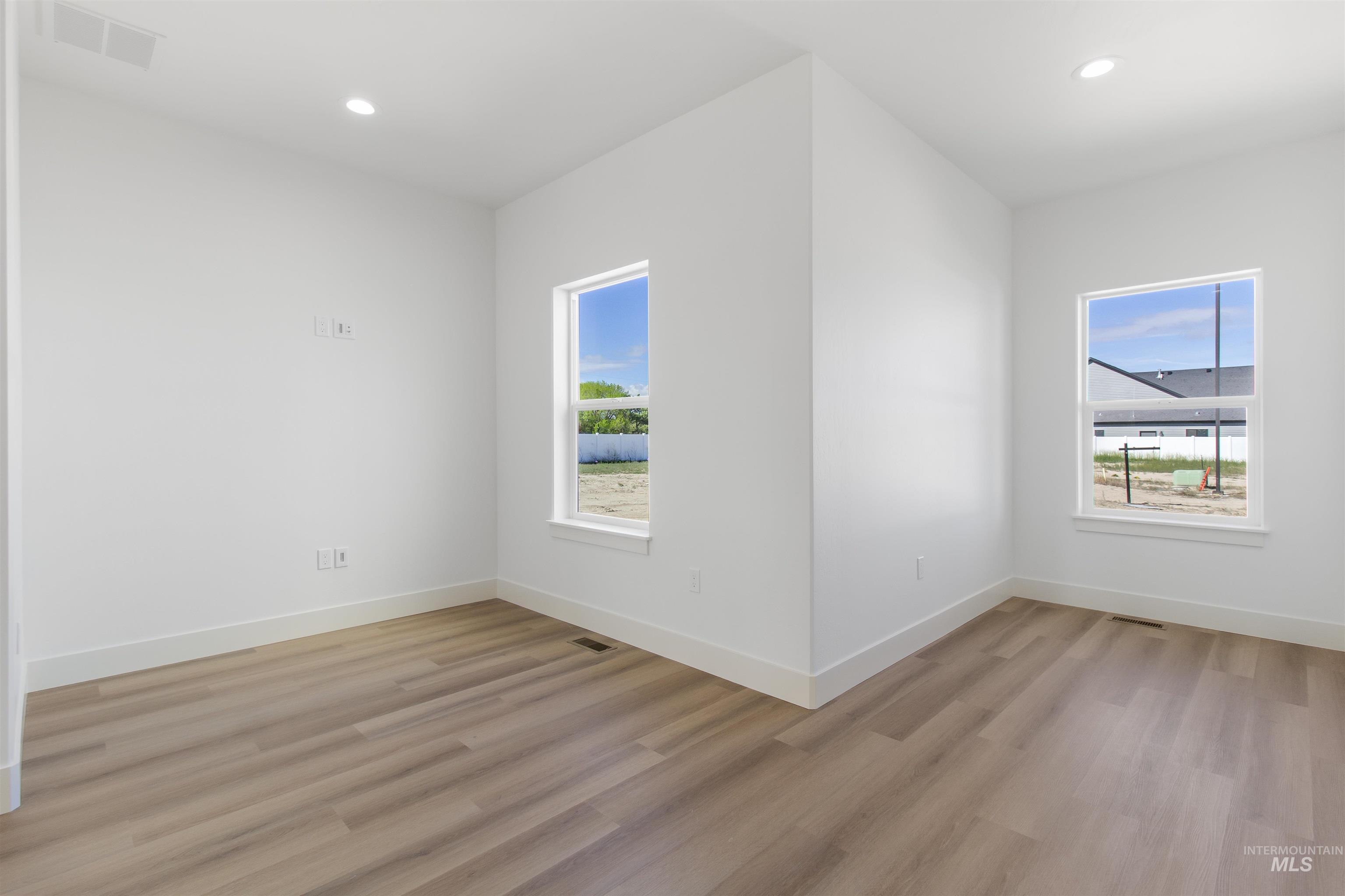 514 Full Moon Way Twin Falls, ID 83301 - Photo 26 of 49 Spare room with light wood-type flooring and recessed lighting