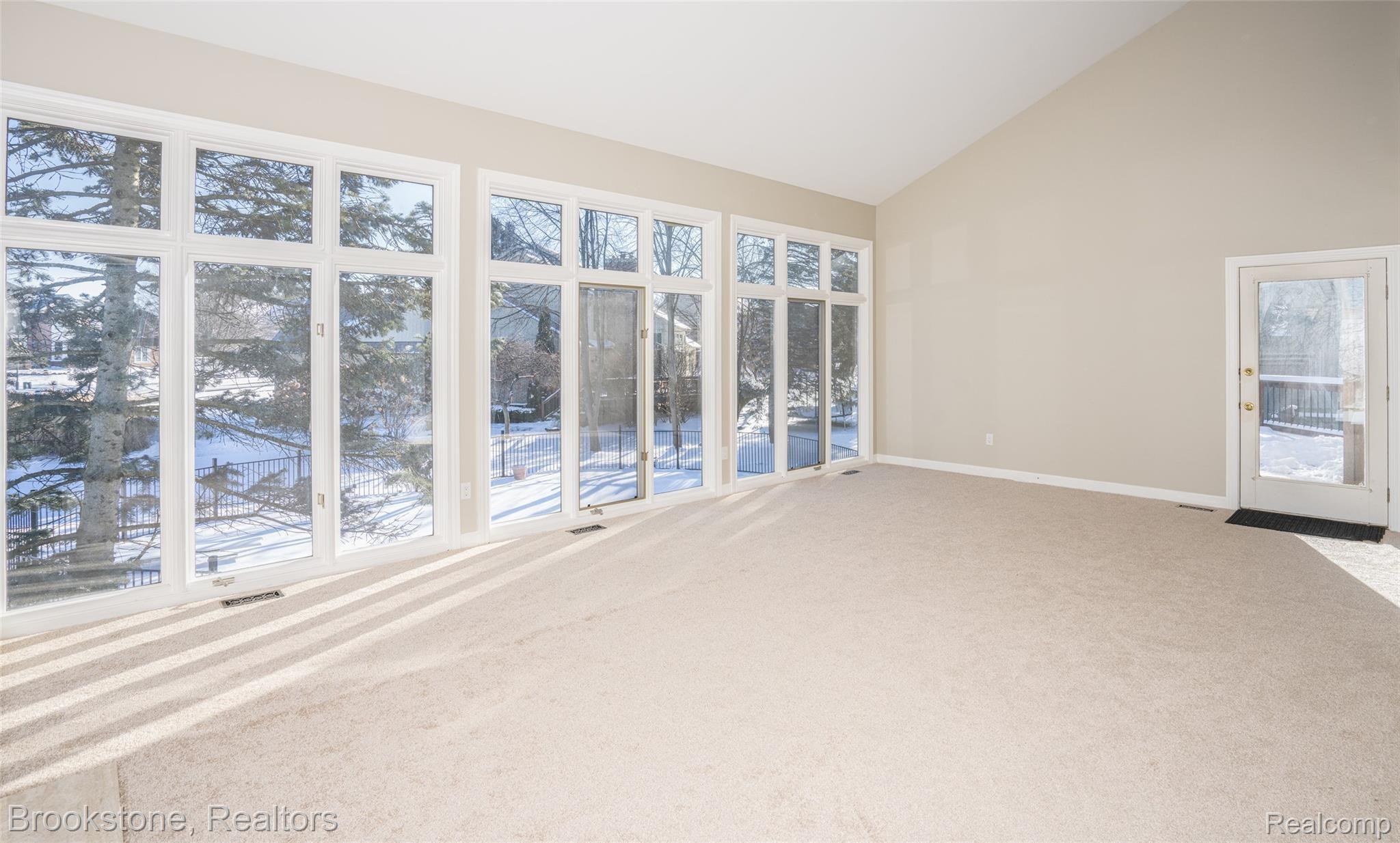 1039 Stony Pointe Boulevard Rochester, MI 48307 - Photo 23 of 61 1039 Stony Pointe Blvd Rochester-18.jpg