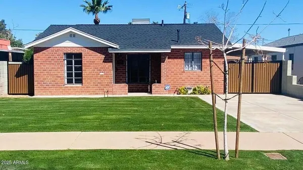 $2,300 | 1136 East Almeria Road, Phoenix, AZ 85006