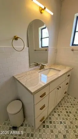 $2,300 | 1136 East Almeria Road, Phoenix, AZ 85006