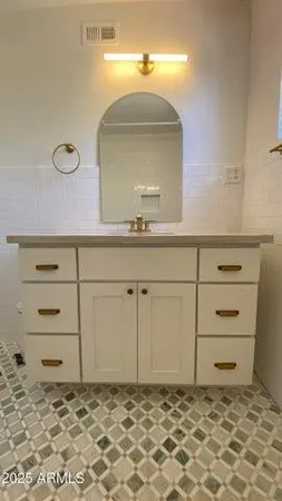 $2,300 | 1136 East Almeria Road, Phoenix, AZ 85006