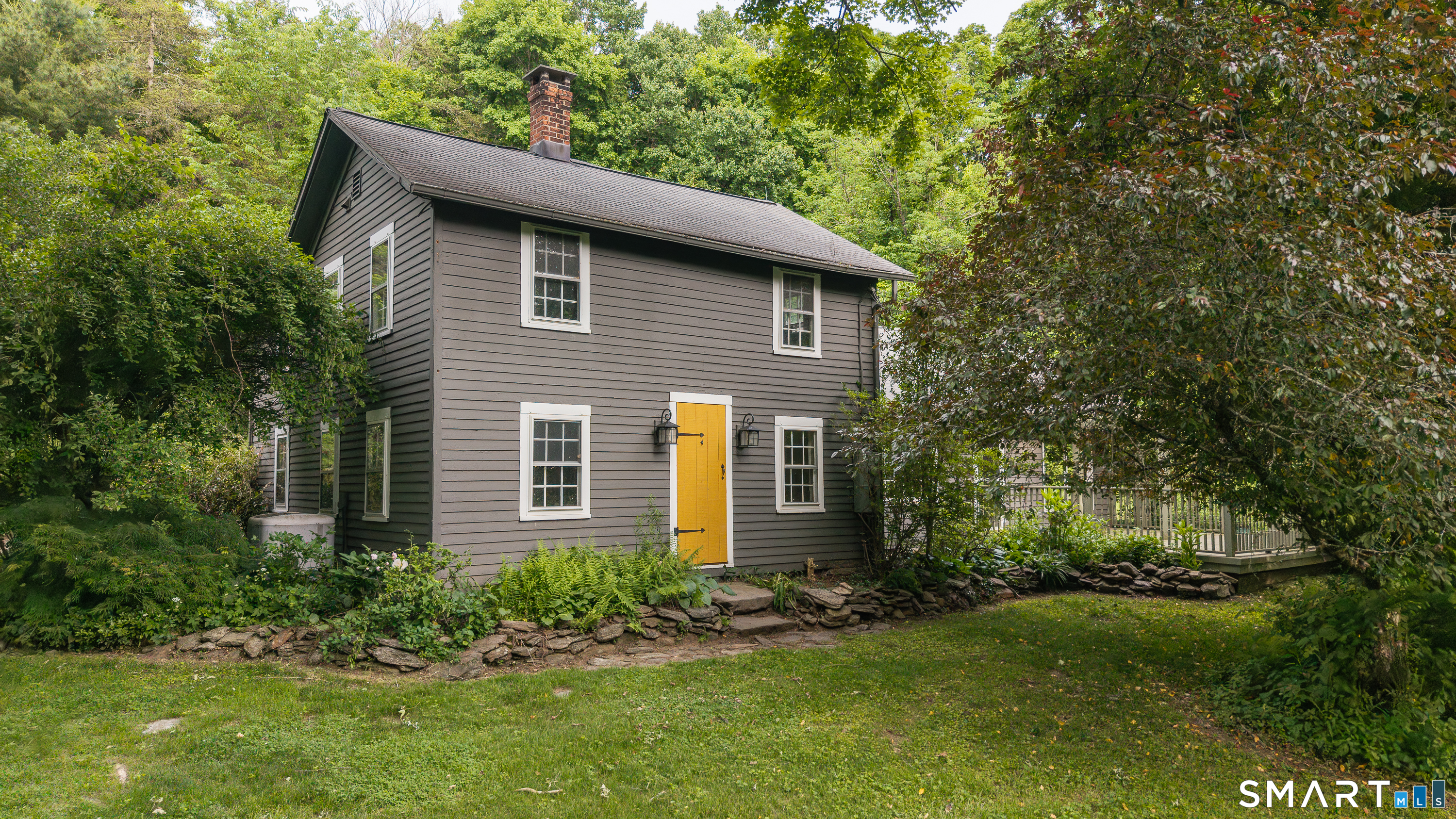 92 Walnut Tree Hill Road Newtown, CT 06482 - Photo 2 of 38