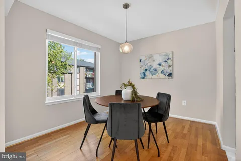 $269,900 | 9708 Kingsbridge Drive, Unit 304, Fairfax, VA 22031