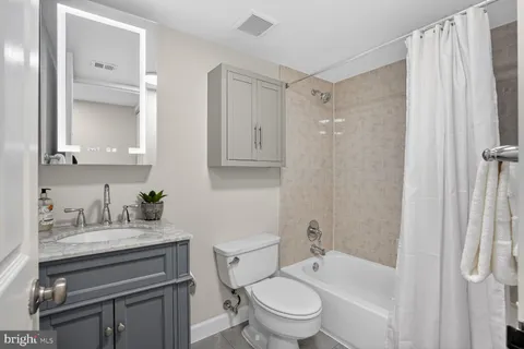 $269,900 | 9708 Kingsbridge Drive, Unit 304, Fairfax, VA 22031
