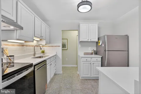 $269,900 | 9708 Kingsbridge Drive, Unit 304, Fairfax, VA 22031