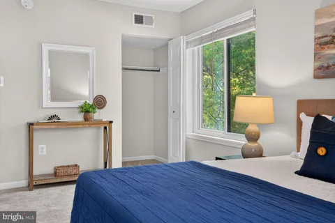 $269,900 | 9708 Kingsbridge Drive, Unit 304, Fairfax, VA 22031