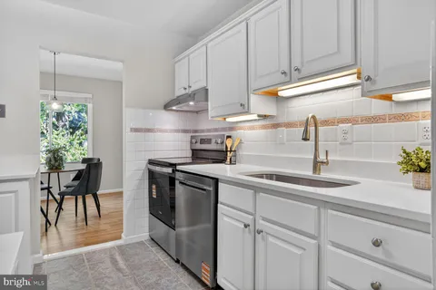 $269,900 | 9708 Kingsbridge Drive, Unit 304, Fairfax, VA 22031