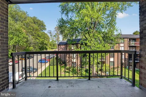 $269,900 | 9708 Kingsbridge Drive, Unit 304, Fairfax, VA 22031