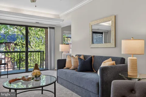 $269,900 | 9708 Kingsbridge Drive, Unit 304, Fairfax, VA 22031