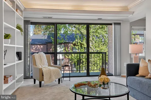 $269,900 | 9708 Kingsbridge Drive, Unit 304, Fairfax, VA 22031