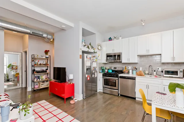 $1,800 | 1715 South Carpenter Street, Unit 1, Chicago, IL 60608