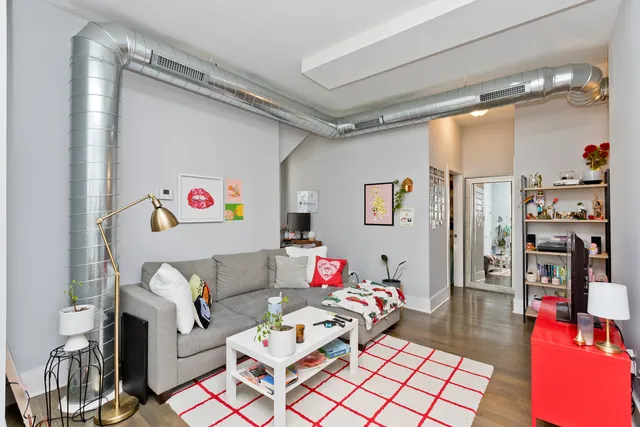 $1,800 | 1715 South Carpenter Street, Unit 1, Chicago, IL 60608