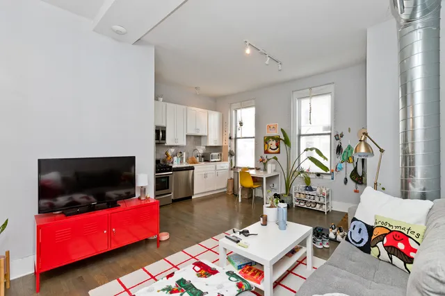 $1,800 | 1715 South Carpenter Street, Unit 1, Chicago, IL 60608