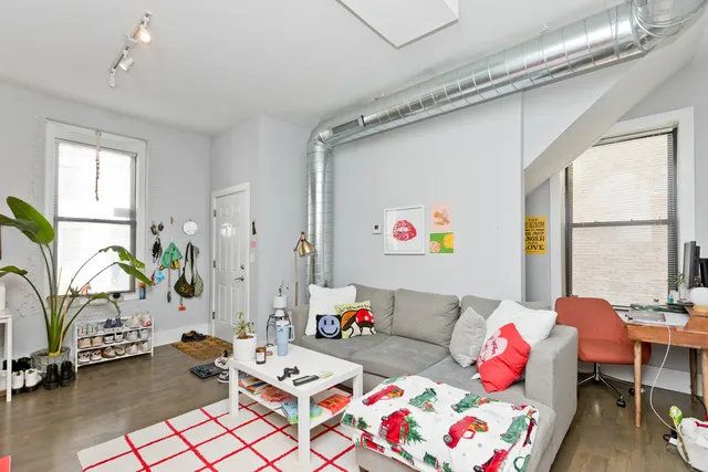 $1,800 | 1715 South Carpenter Street, Unit 1, Chicago, IL 60608