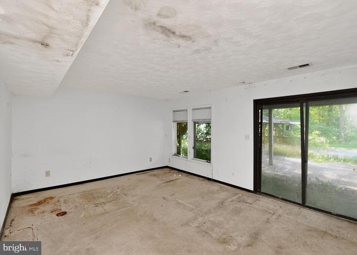 6320 Windpatterns Trail Fairfax Station, VA 22039 - Photo 14 of 21 an empty room with windows