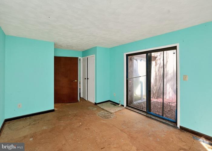 6320 Windpatterns Trail Fairfax Station, VA 22039 - Photo 16 of 21 an empty room with windows and closet