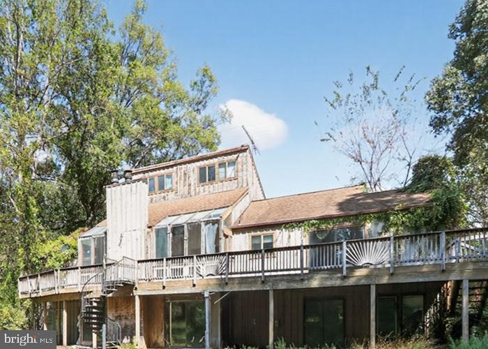 6320 Windpatterns Trail Fairfax Station, VA 22039 - Photo 2 of 21 a view of a house with a iron stairs