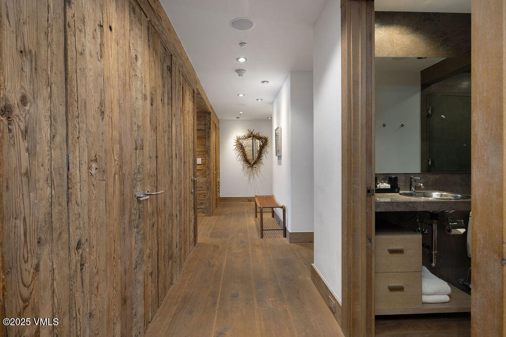 1 Willow Bridge Road, Unit 26 Vail, CO 81657 - Photo 12 of 26 2504_one_willow_bridge_26_interior_entry