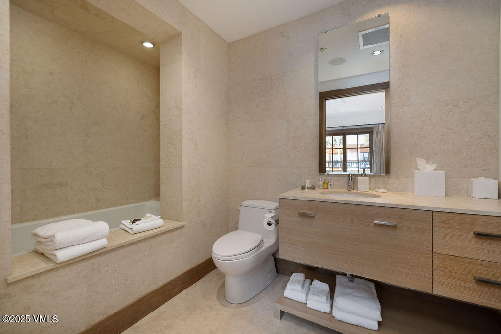 1 Willow Bridge Road, Unit 26 Vail, CO 81657 - Photo 14 of 26 2504_one_willow_bridge_26_interior_bath0