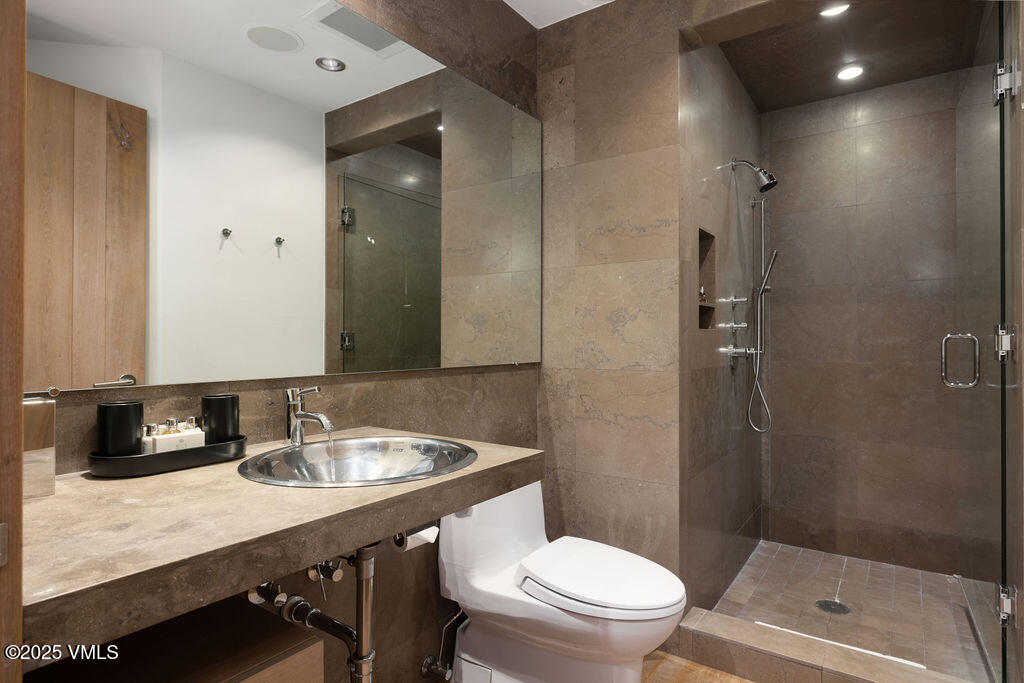 1 Willow Bridge Road, Unit 26 Vail, CO 81657 - Photo 16 of 26 2504_one_willow_bridge_26_interior_powde