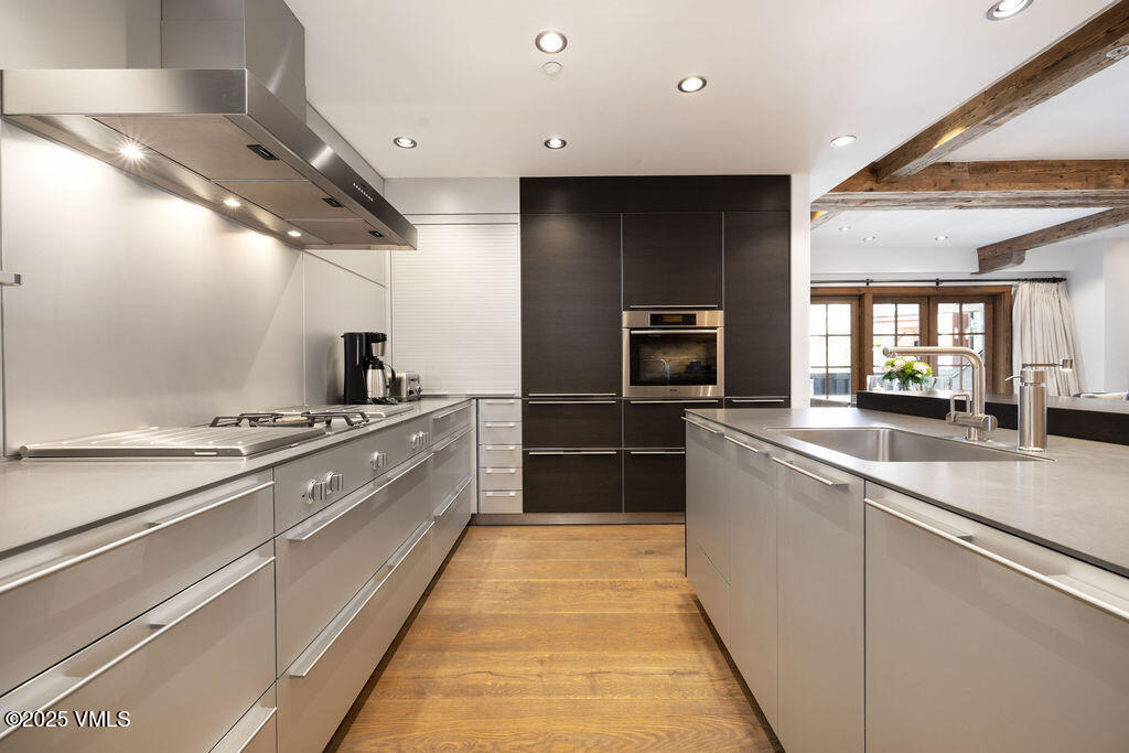 1 Willow Bridge Road, Unit 26 Vail, CO 81657 - Photo 8 of 26 2504_one_willow_bridge_26_interior_kitch