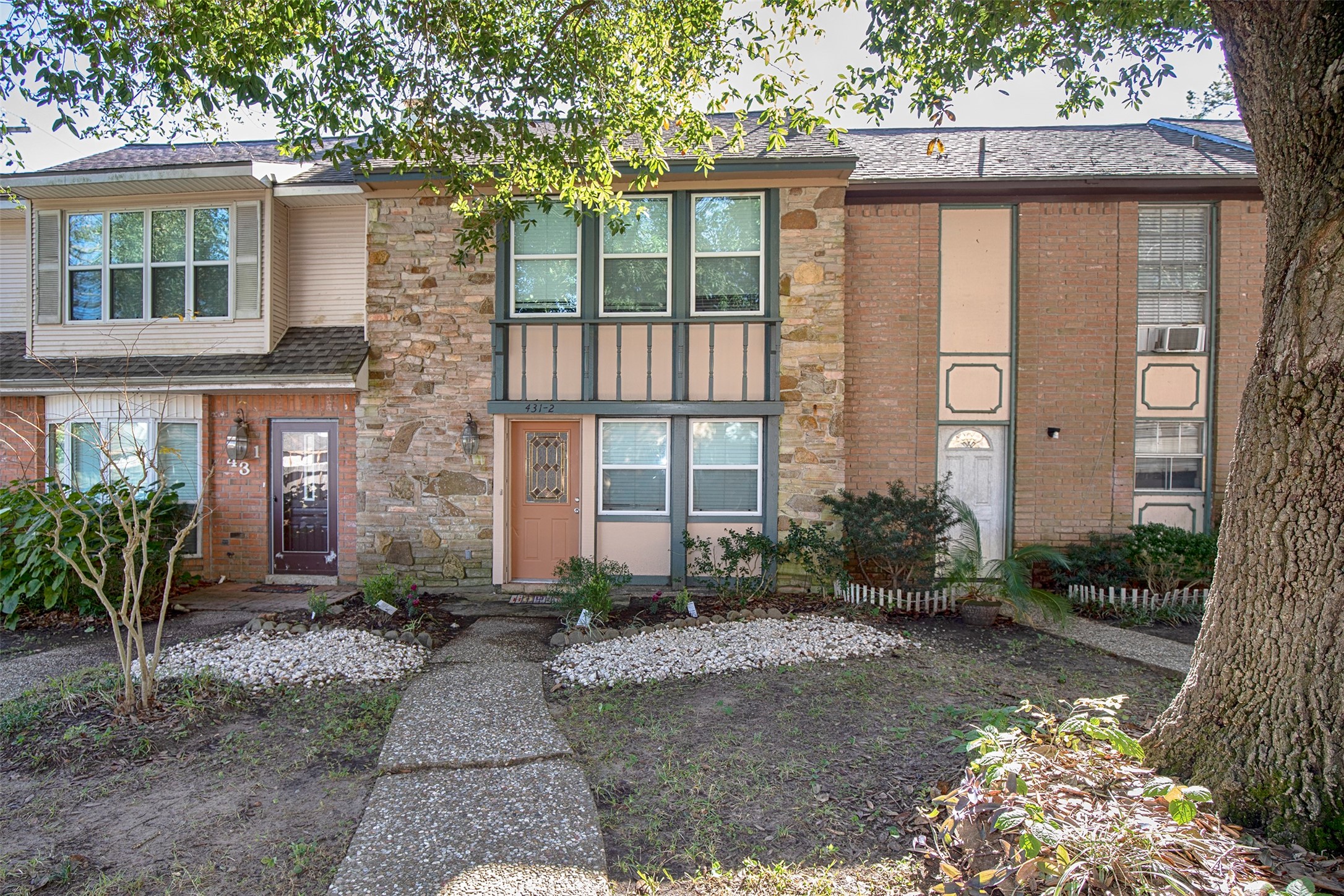 431 Sunset Drive, Unit 2 Dickinson, TX 77539 - Photo 2 of 25 a front view of a house with garden