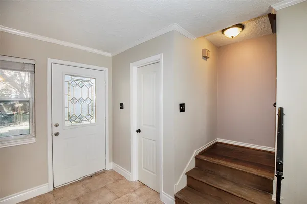 a view of entryway with bathroom