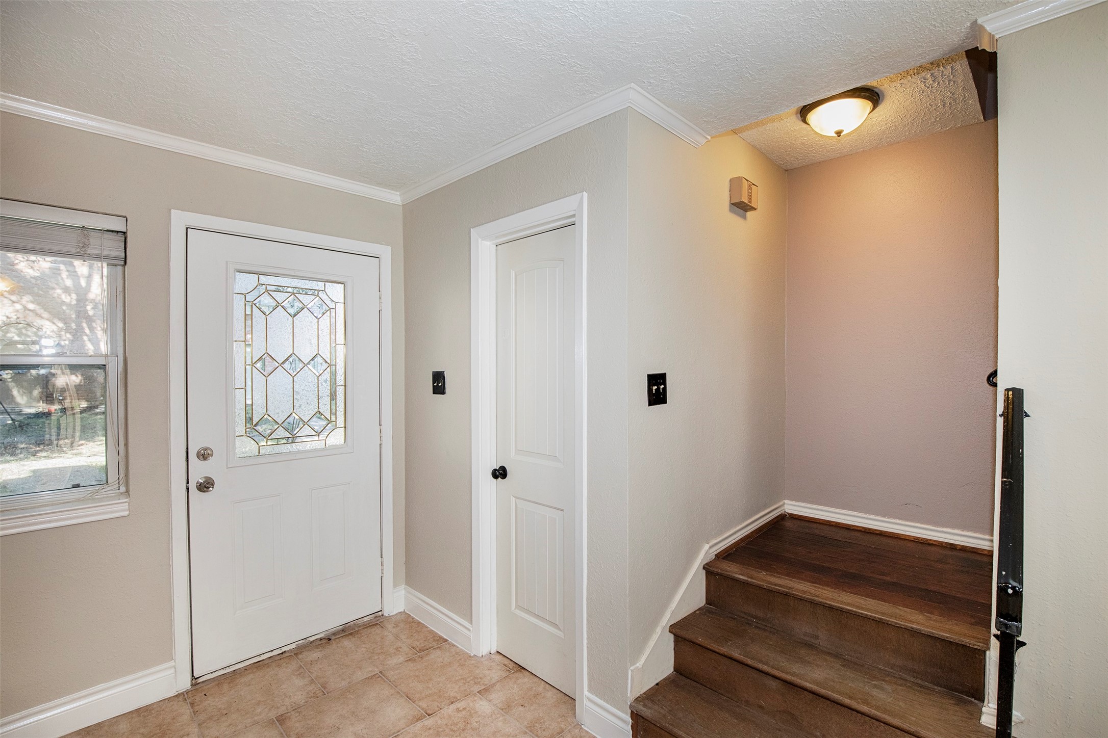 431 Sunset Drive, Unit 2 Dickinson, TX 77539 - Photo 9 of 25 a view of entryway with bathroom