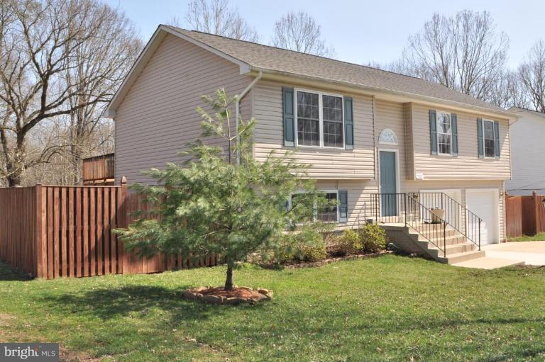 7401 Bull Run Road Manassas, VA 20111 - Photo 2 of 22 a backyard of a house with lots of green space