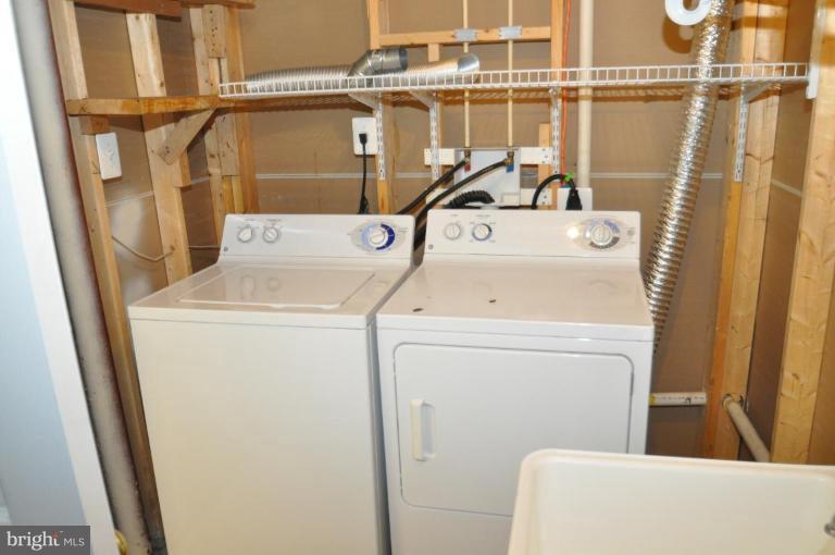 7401 Bull Run Road Manassas, VA 20111 - Photo 19 of 22 a utility room with dryer and washer