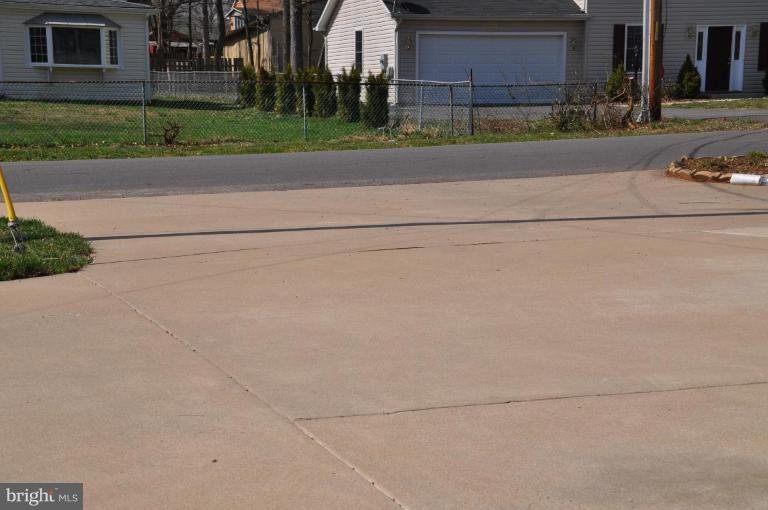 7401 Bull Run Road Manassas, VA 20111 - Photo 21 of 22 a view of a house and a street