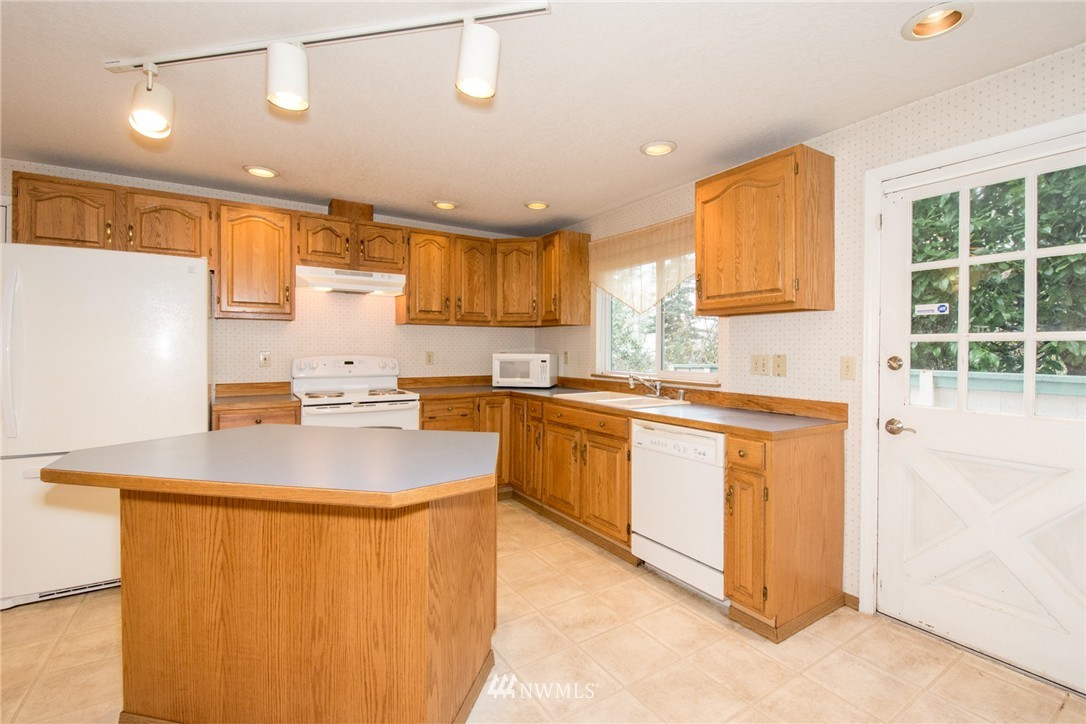 2911 Crystal Springs Road West University Place, WA 98466 - Photo 11 of 25 Gallery Image 11