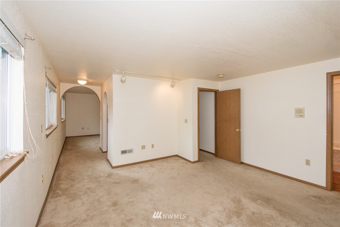 2911 Crystal Springs Road West University Place, WA 98466 - Photo 17 of 25 Gallery Image 17