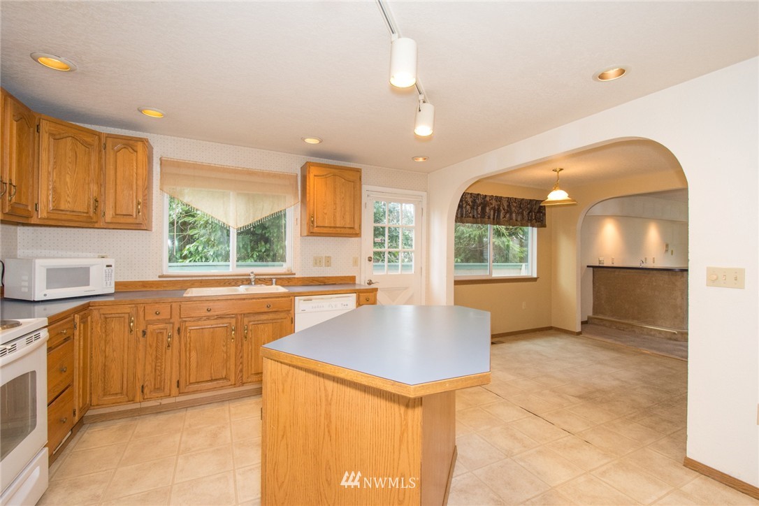 2911 Crystal Springs Road West University Place, WA 98466 - Photo 8 of 25 Gallery Image 8