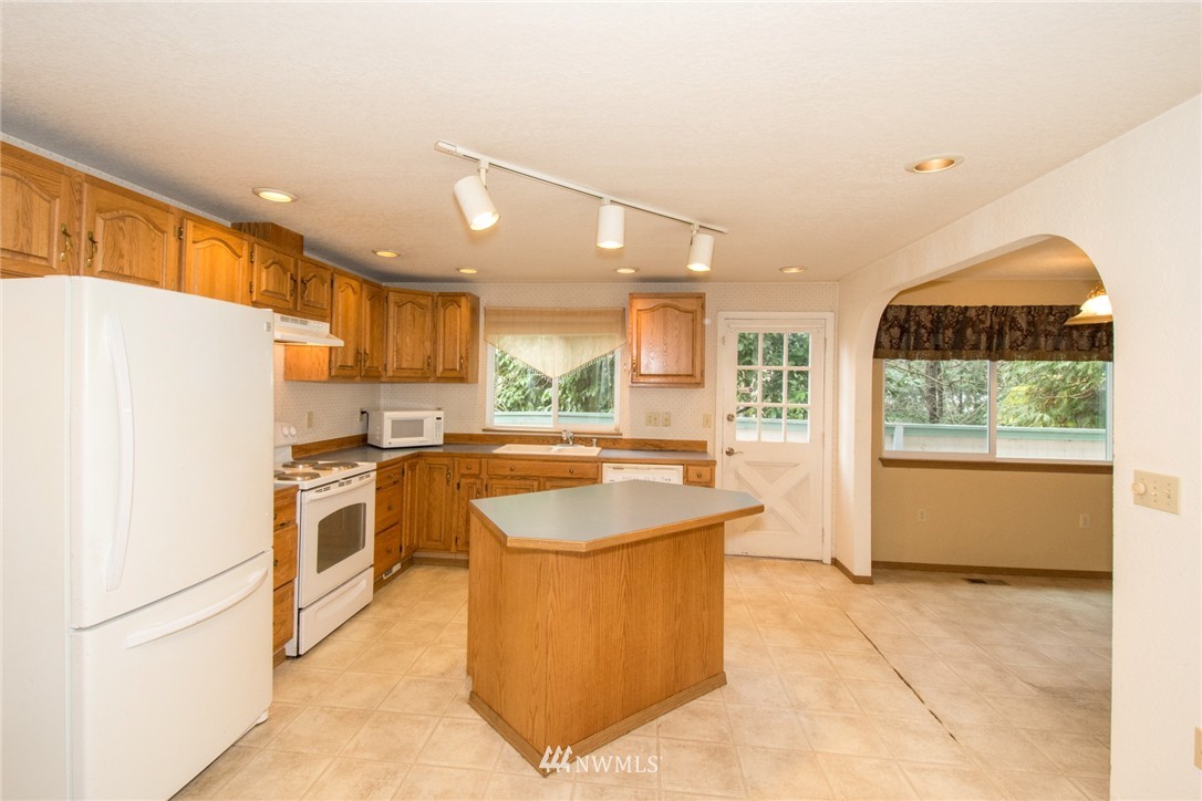 2911 Crystal Springs Road West University Place, WA 98466 - Photo 9 of 25 Gallery Image 9