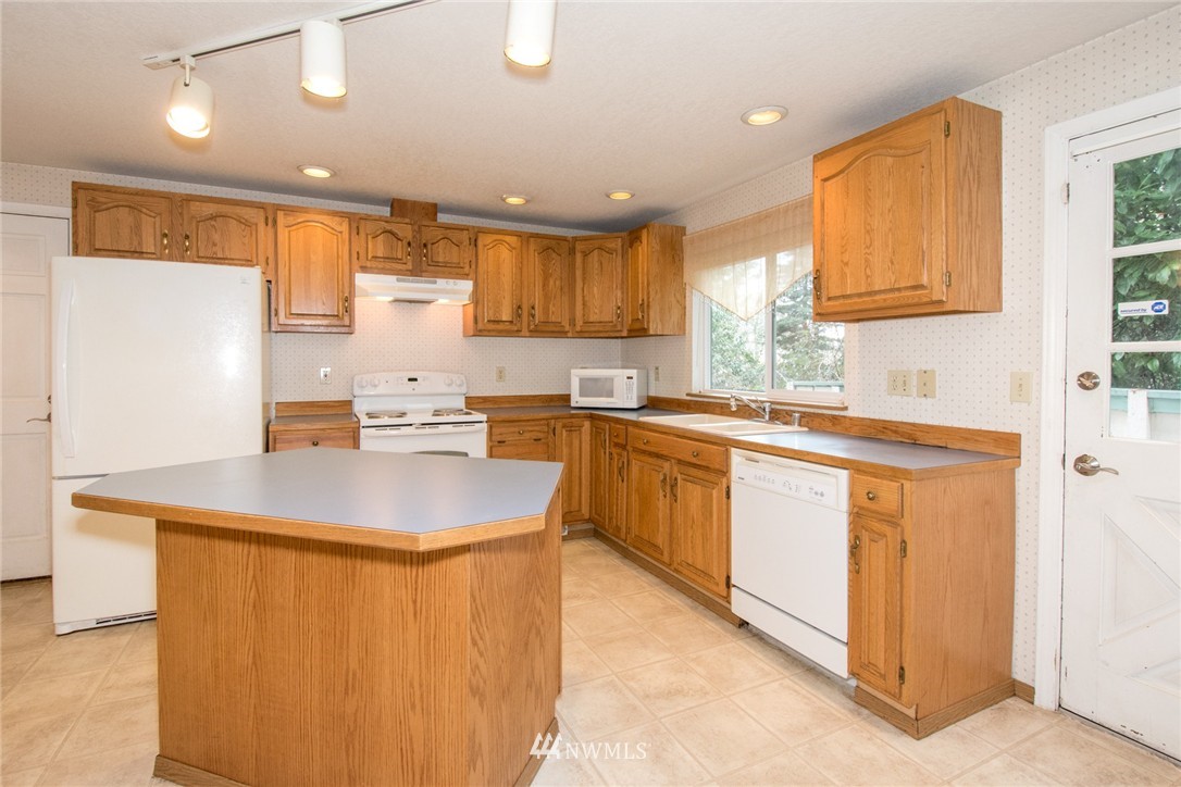2911 Crystal Springs Road West University Place, WA 98466 - Photo 10 of 25 Gallery Image 10