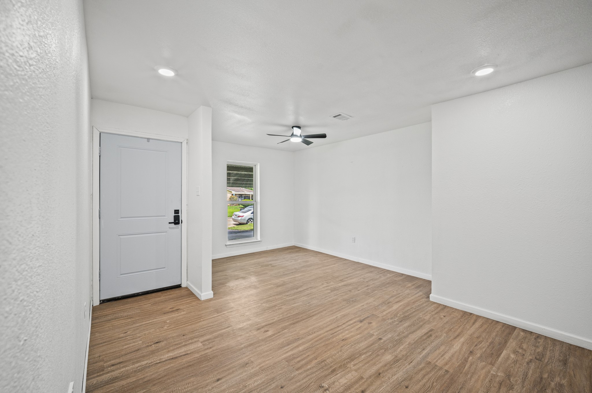 12939 Segrest Drive Houston, TX 77047 - Photo 4 of 19