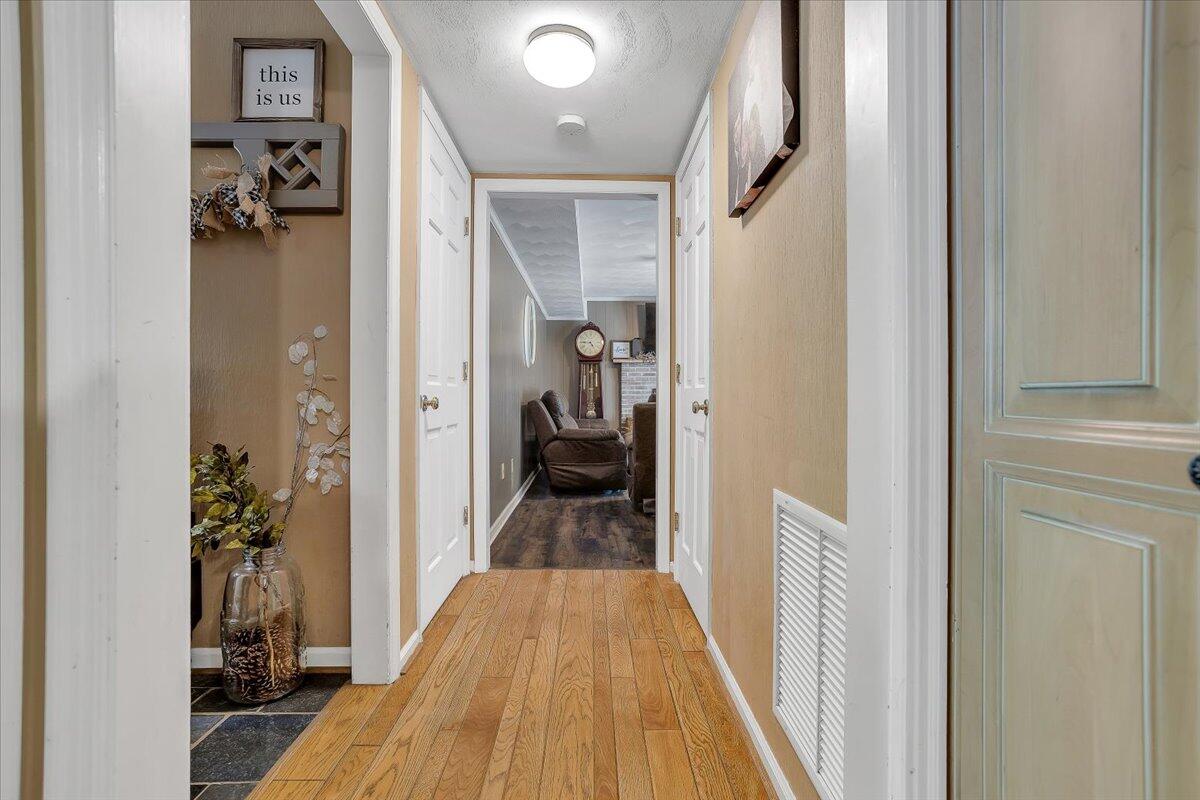 3450 Brymoor Road Southwest Roanoke, VA 24018 - Photo 17 of 45 18-3450 Brymoor Rd SW_18