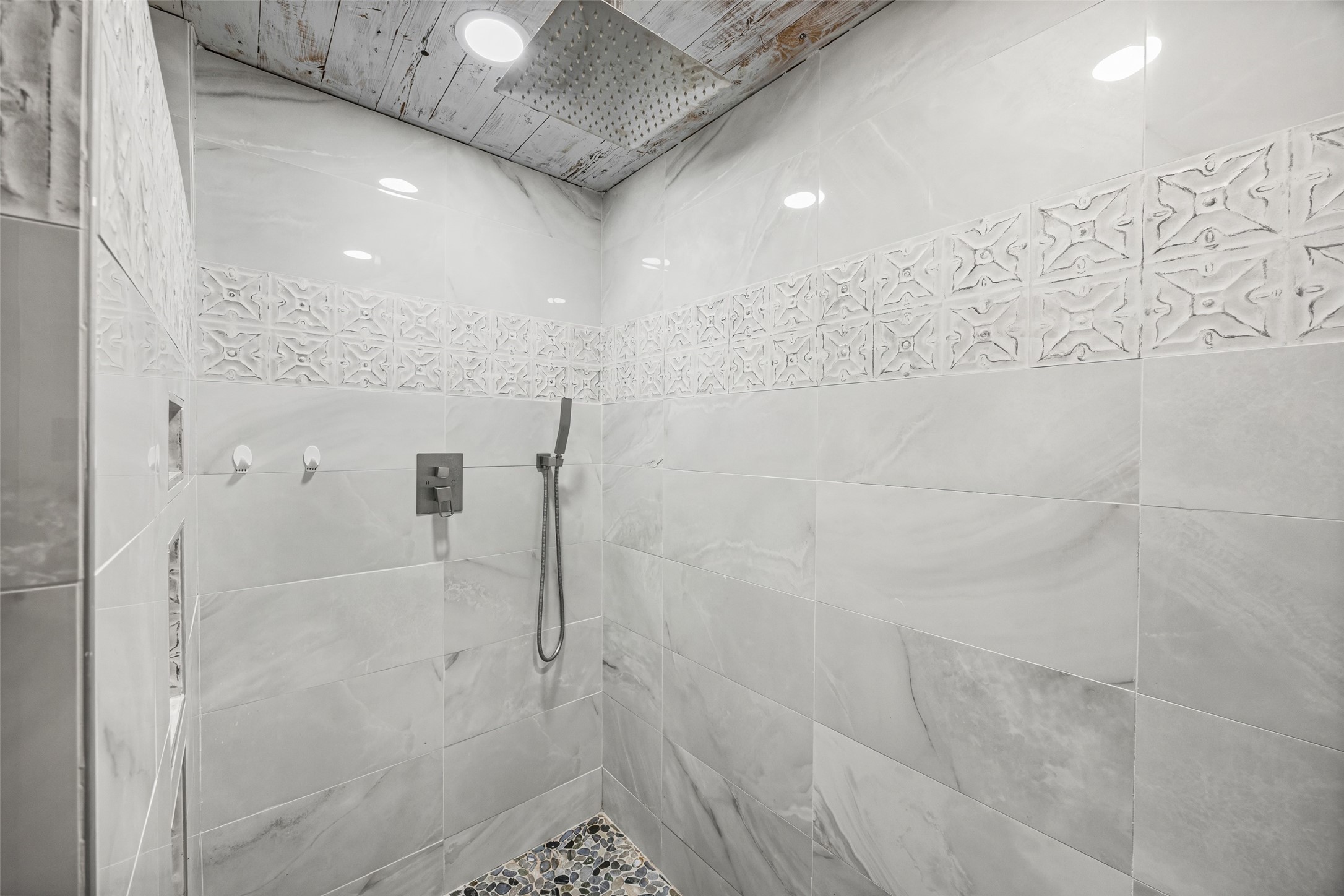 577 County Road 138 Jasper, TX 75951 - Photo 17 of 45 a bathroom with a shower