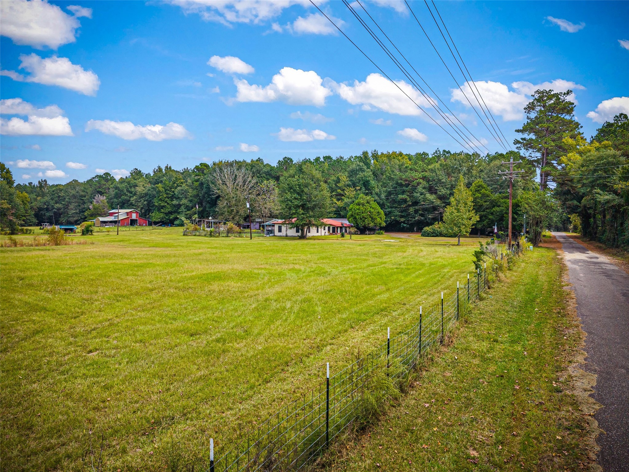 577 County Road 138 Jasper, TX 75951 - Photo 42 of 45 a view of an ocean and a building